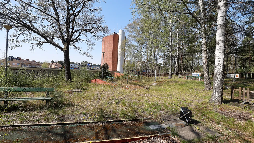 Bangolfanläggningen på Sturehöjden har varit vanskött under många år och ska nu rivas.