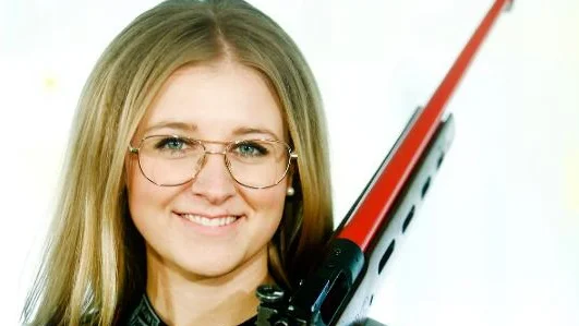 Elin Åhlin som tävlar för Bälgviken är utsedd till juni månads kandidat i Kvartalets idrottsprofil.