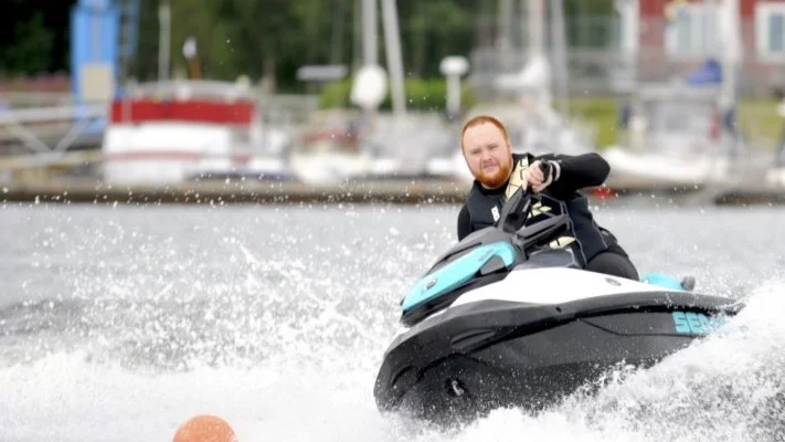 Efter teorin är det dags för manöverbanan, något som Thomas Berggren klarade galant.