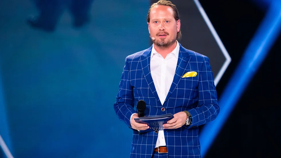 Sportjournalisten Jesper Hussfelt är i Västervik för att spela i fredagens padelturnering på Västerviks Resort.