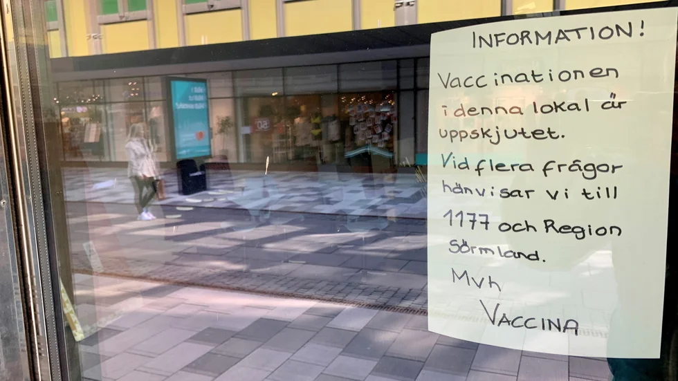 Lokalerna privata företaget Vaccina skulle ta emot Eskilstuna- och Strängnäsborna i är stängda. Någon hänvisning till var man istället ska bege sig finns inte, men Region Sörmland hoppas att alla i fas 4 nu vet att det är Parken Zoo respektive Campus i Strängnäs (veckorna 20-21) som gäller.