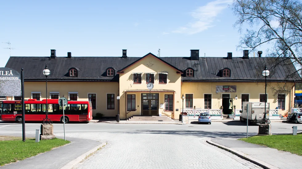 Den misstänkte mannen greps i anslutning till Luleå tågstation, där han klev av tåget med en större mängd narkotika. 