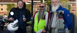 Här glider kända rockbandet in i Åtvidaberg på sina motorcyklar