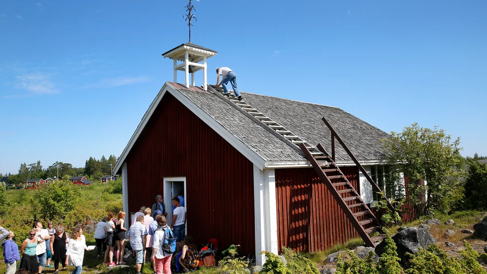 Bild från vigsel i kapellet en solig dag år 2014.