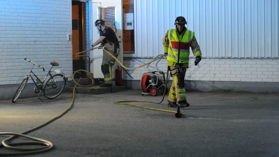 Sent på måndagens kväll inkom ett larm om en befarad brand.