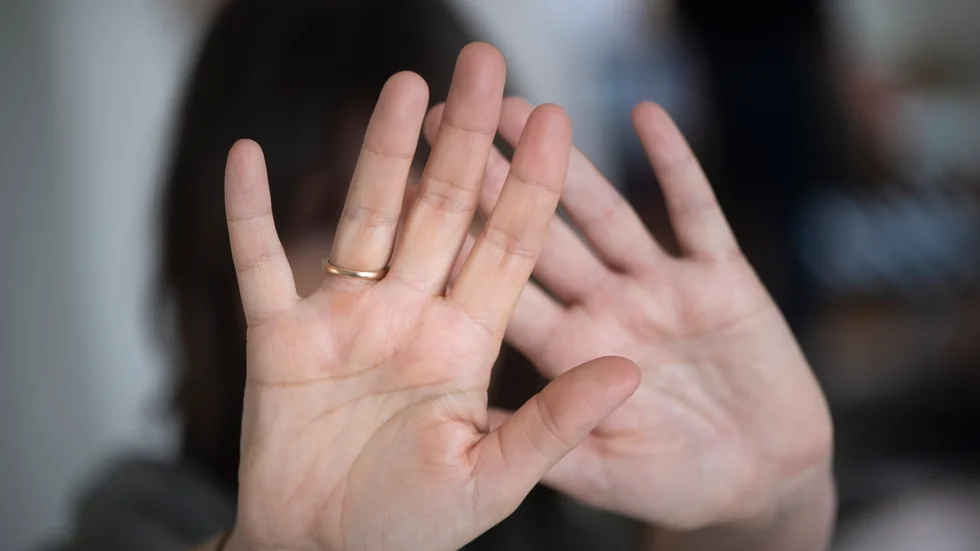 Det är felaktigt att påstå att vi i regionmajoriteten inte agerat mot mäns våld mot kvinnor och barn, skriver bland andra Anna-Lena Danielsson (S), ordförande i hälso- och sjukvårdsnämnden, Region Västerbotten.