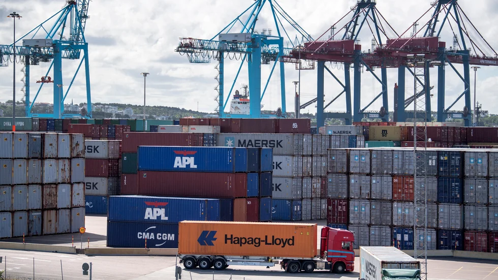 – Alla processer tar längre tid genom terminaler, lager och i många hamnar globalt, vilket gör att det blir en brist i containersystemet, säger Jacob Minnhagen vid Göteborgs hamn.