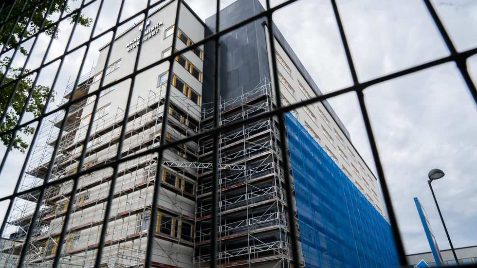 Akademiska sjukhuset tvingas stänga vårdplatser till följd av sjuksköterskebristen.