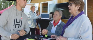 "Här pratar vi demokrati med medborgarna"