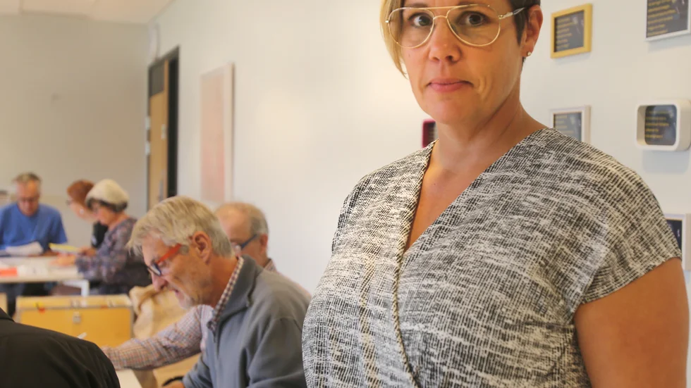 Utbildningen av 500 röstmottagare är en stor uppgift för valsamordnaren Jenny Melin och medarbetare inom Region Gotland (arkivbild från rösträkning 2018).