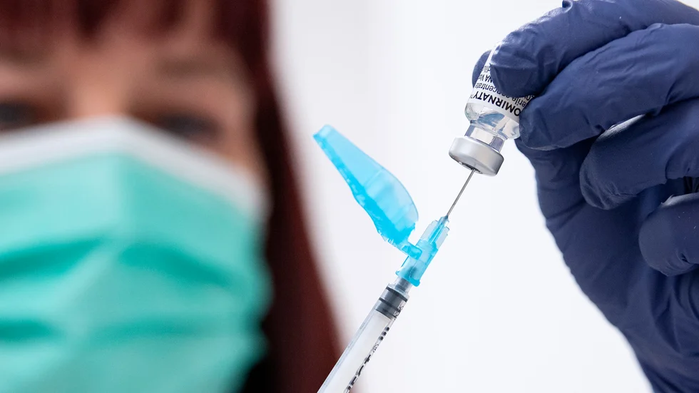 Man skulle kunna tro att vaccineringen mot covid-19 flutit på mer eller mindre friktionsfritt. Men det har den inte gjort. 