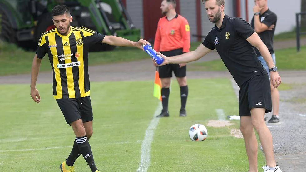 Amel Komina och Jimmy Svensson i Västerviks FF avslutar säsongen med bortamatch mot Grebo.