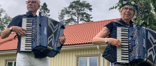 Grå himmel och pandemi hindrade inte firandet i Hällby: "Nästan roligare"