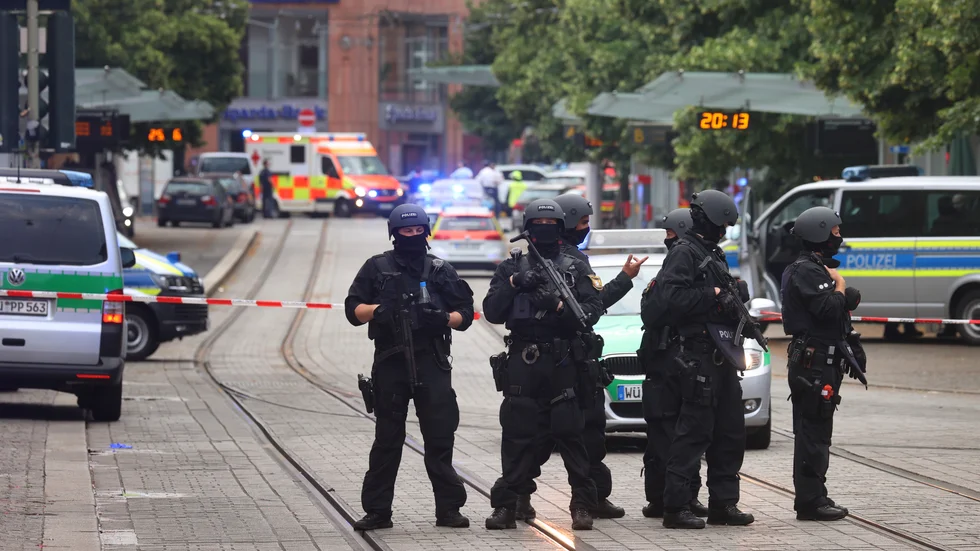 Poliser och avspärrningar efter en knivattack i Würzburg.