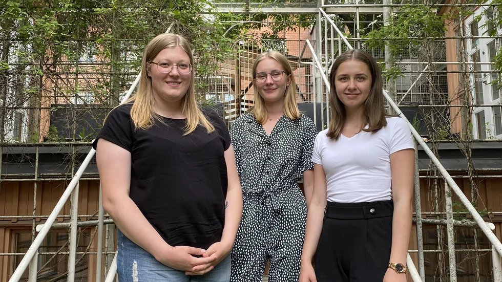 Emma Johansson, Agnes Lidholm och Alexandra Andersson gästade Bibliotek Uppsala-podden och pratade om ungdomsböcker. 