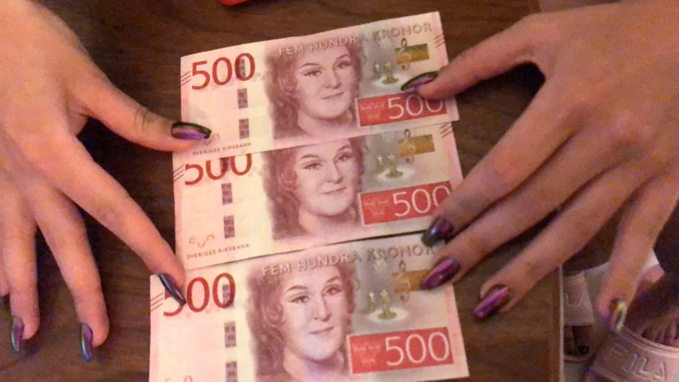 I nedgångna lägenheter tvingas kvinnor sälja sex till uppemot tio män om dagen.