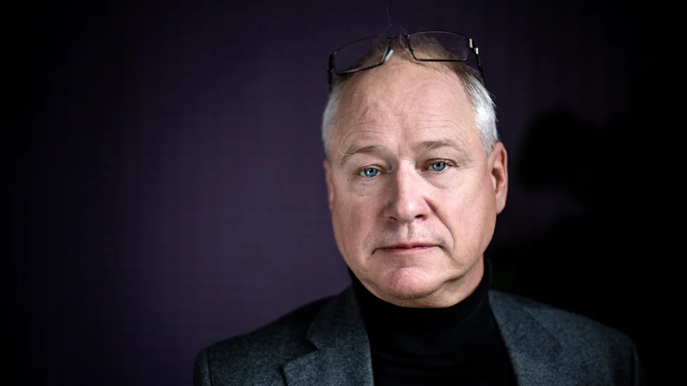 I "Den osannolika mördaren" spelar Robert Gustafsson Skandiamannen som pekas ut som Palmes mördare. "När jag fick frågan ville jag först tacka nej", säger Gustafsson.