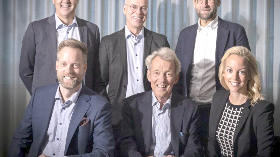 Norrlands Bils ägare. Bakre raden fr v Anders Saalo, Mats Brännström och Christopher Lundström,. Främre raden, fr v Jacob Hellsten, Stefan Hellsten och Sara Axelsson.