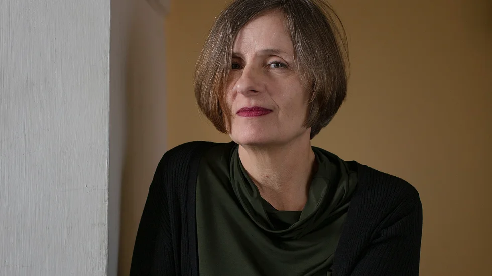 "Virtuost, ordrikt, starkt och intressant", tycker NSD:s recensent om Susanna Alakoskis roman "Londonflickan".