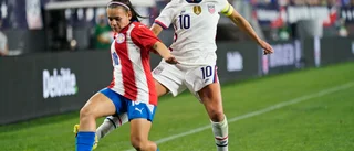 Lloyd klättrar efter fem mål mot Paraguay