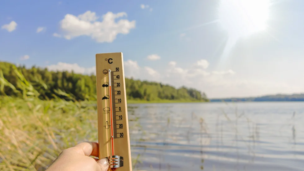 Sommaren har varit het, men inte rekordvarm. Däremot har länet haft ovanligt många soldagar.