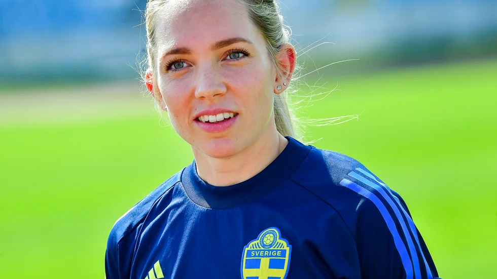 Elin Rubensson under fotbollslandslagets träning i Bratislava inför fredagens VM-kvalmatch mot Slovakien.