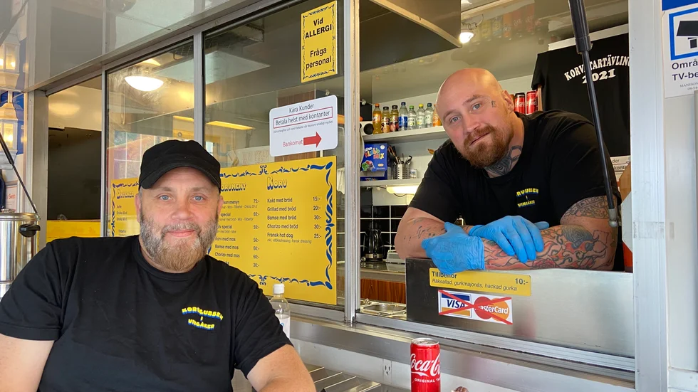 Patrik Ornsäter och Kristoffer Arenstrand på Korvgubben i Vingåker.