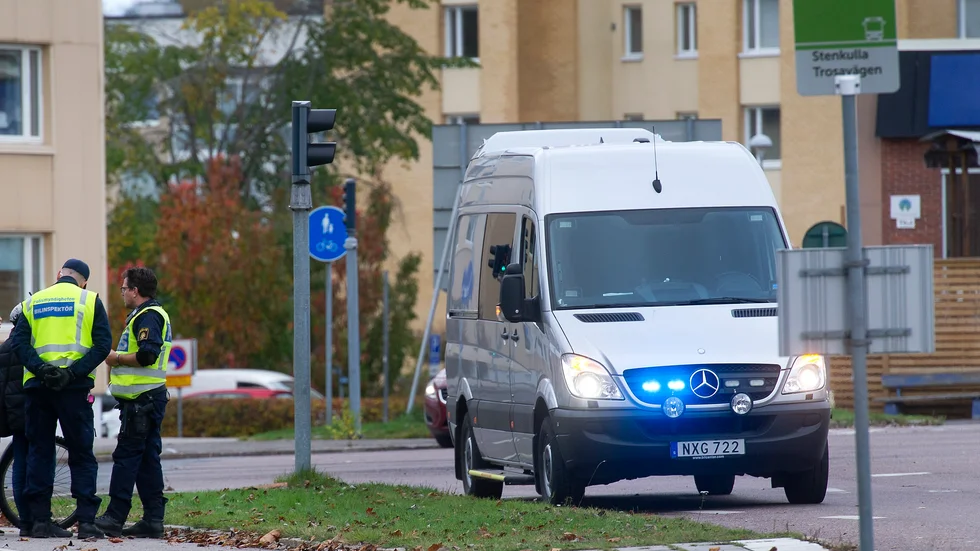 En fotgängare blev påkörd vid korsningen i Stenkulla under tisdagseftermiddagen.
