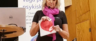 Våldet hemma: "Varför går hon inte? Den normala frågan borde vara: Varför slår han?"
