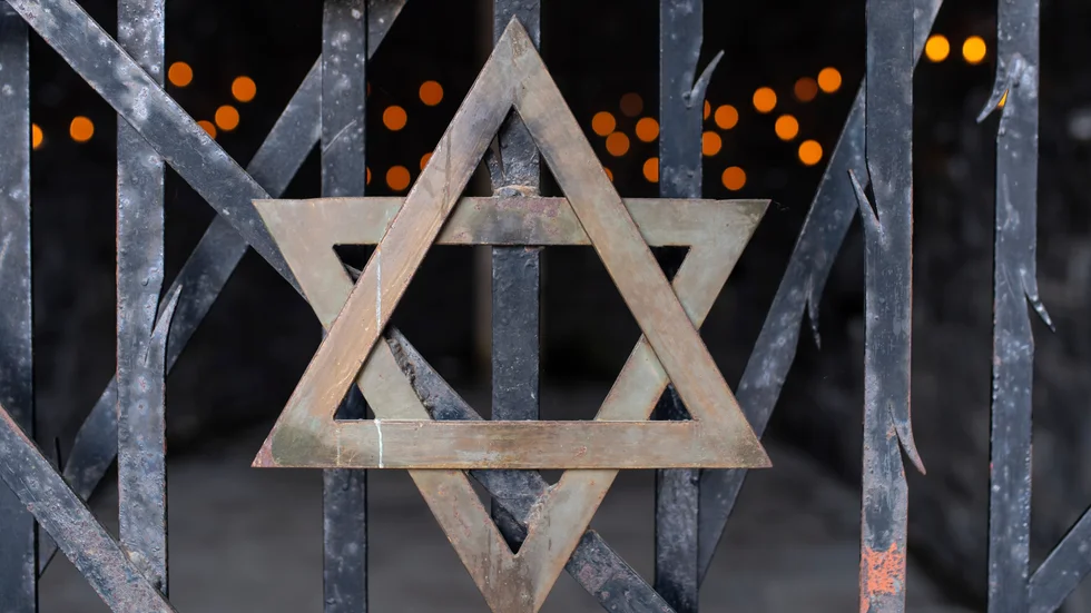 En davidsstjärna vid den judiska minnesplatsen vid det forna förintelselägret i Dachau i Tyskland. Arkivfoto.