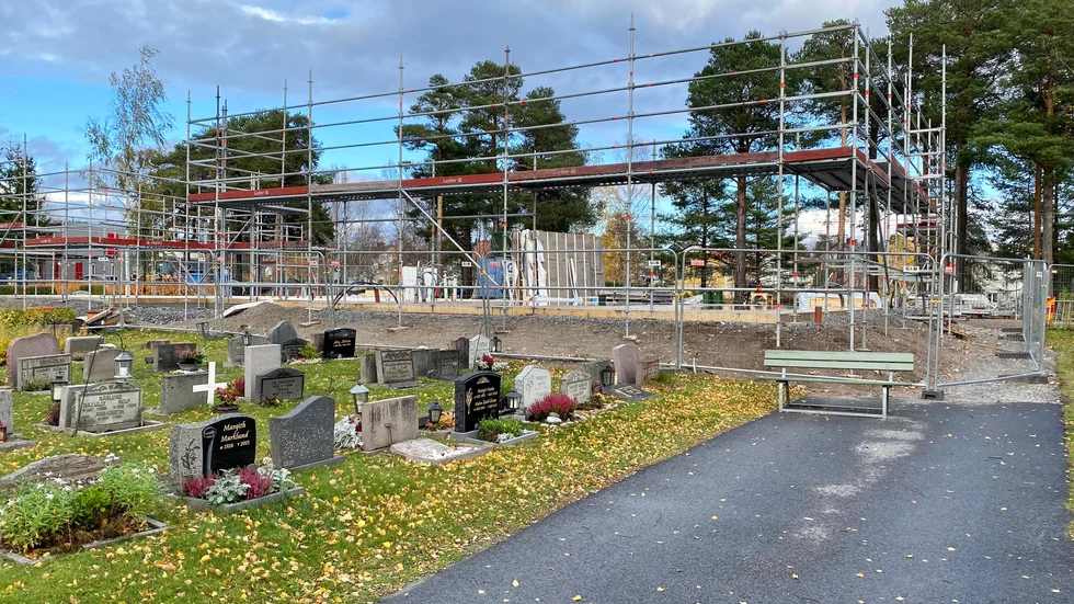 Innerstadens kyrkogård i Luleå är på väg att få nya lokaler för de anställda. Till våren beräknas bygget vara klart.