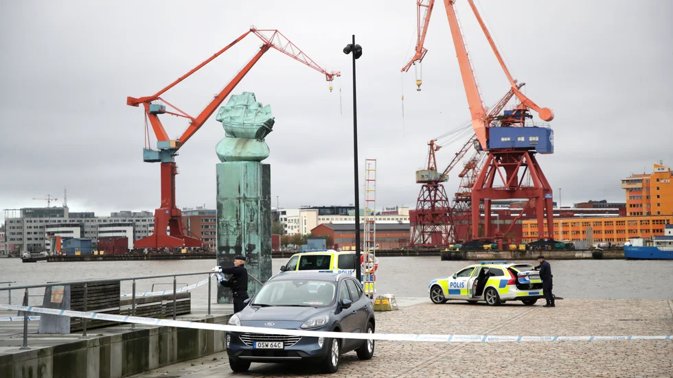 En man i 50-årsåldern, som varit misstänkt och efterlyst för explosionen i Göteborgsstadsdelen Annedal, har hittats död i Göta älv.