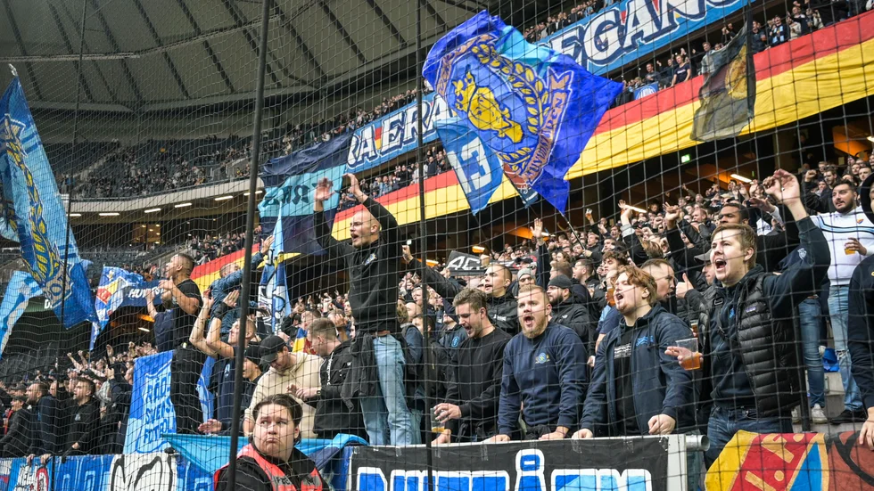 Djurgårdsfans under derbyt i söndags.