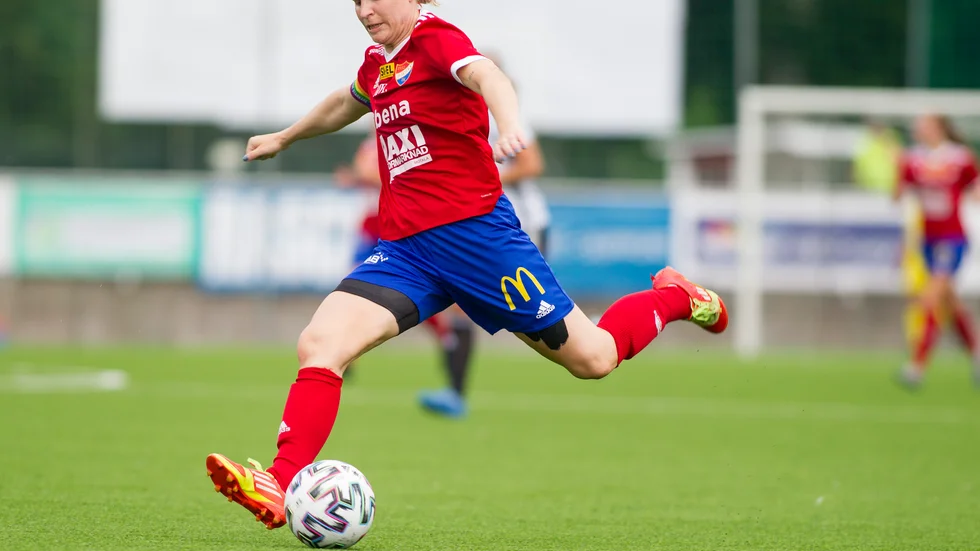 Lagkaptenen Emelie Franzén gjorde ett mål, men Boren förlorade med 2-3 borta mot Linköping BK Tinnis i division 2 på söndagen.