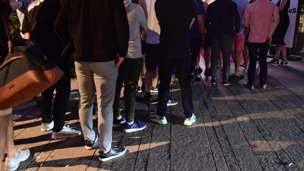 Sedan månadsskiftet har Skellefteå kommun tagit över ansvaret för tillsyn av trängsel på Skellefteå restauranger, krogar och caféer.
