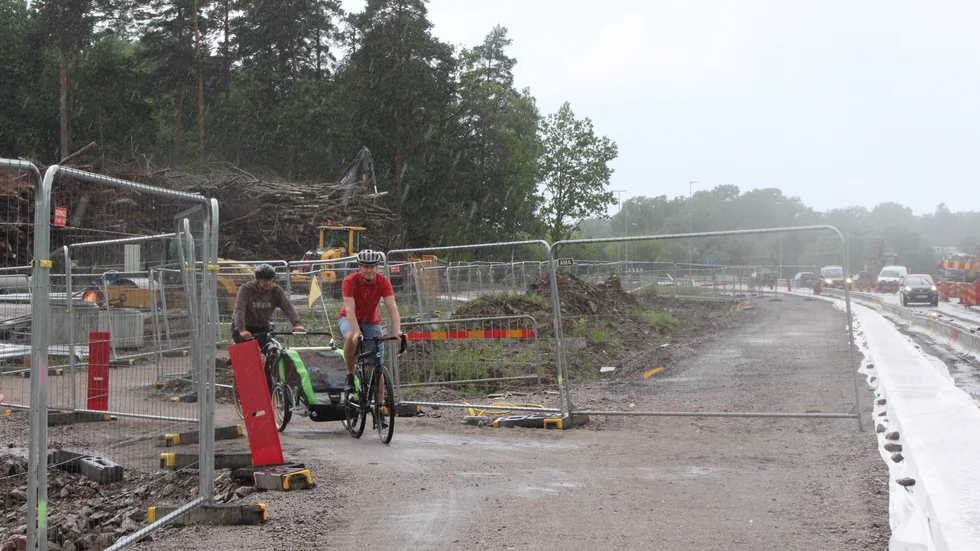 Enligt Magnus Håkansson behövs fler reflexer så att man inte råkar cykla in i staketen när det är mörkt. 