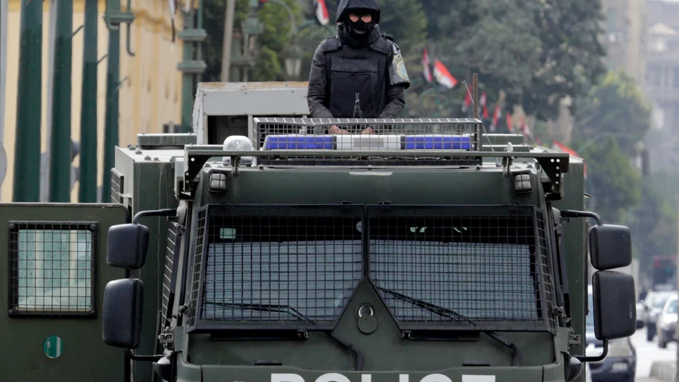 Egyptisk polis har gripit en misstänkt efter uppgifter om mängder av sexual- och utpressningsbrott som tiotals kvinnor och flickor utsatts för av samma man i flera år. Arkivbild.
