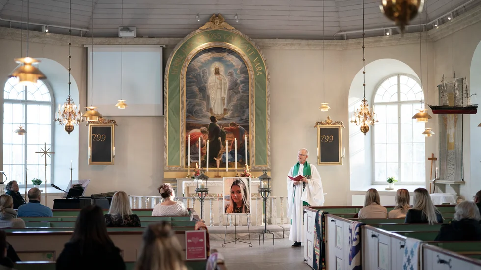 Förra fredagen hölls flera minnesgudstjänster i Herrestads kyrka för den mördade 17-åriga Wilma.