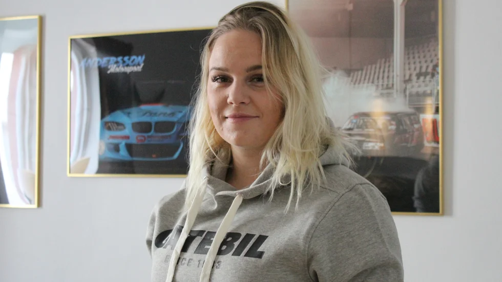 "Många förknippar drifting med buskörning på stan och det är väldigt tråkigt, så vill inte vi ha det. Vi jobbar för att de ska komma till oss istället och köra på banan under säkra former." säger Caroline Andersson. 