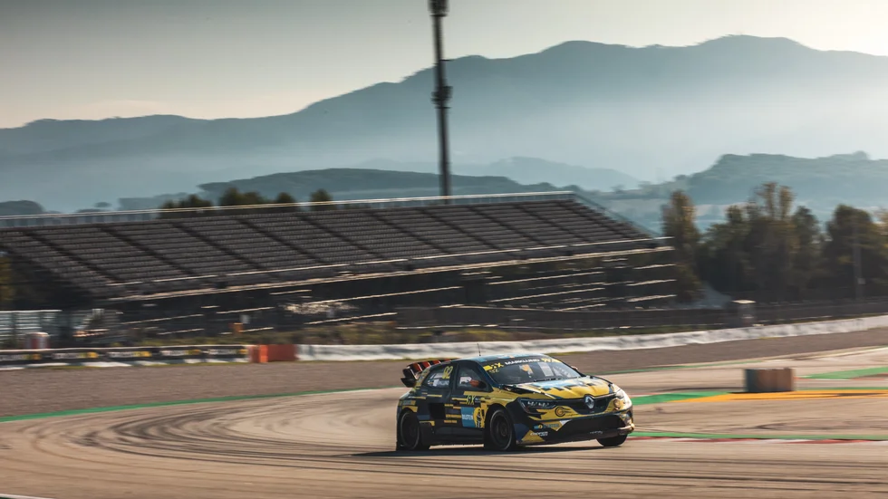 Anton Marklund blev bara snabbare och snabbare under helgen. I VM-deltävlingen i rallycross i Barcelona nådde han säsongens första pallplats, när han blev trea i ena av helgens finaler.