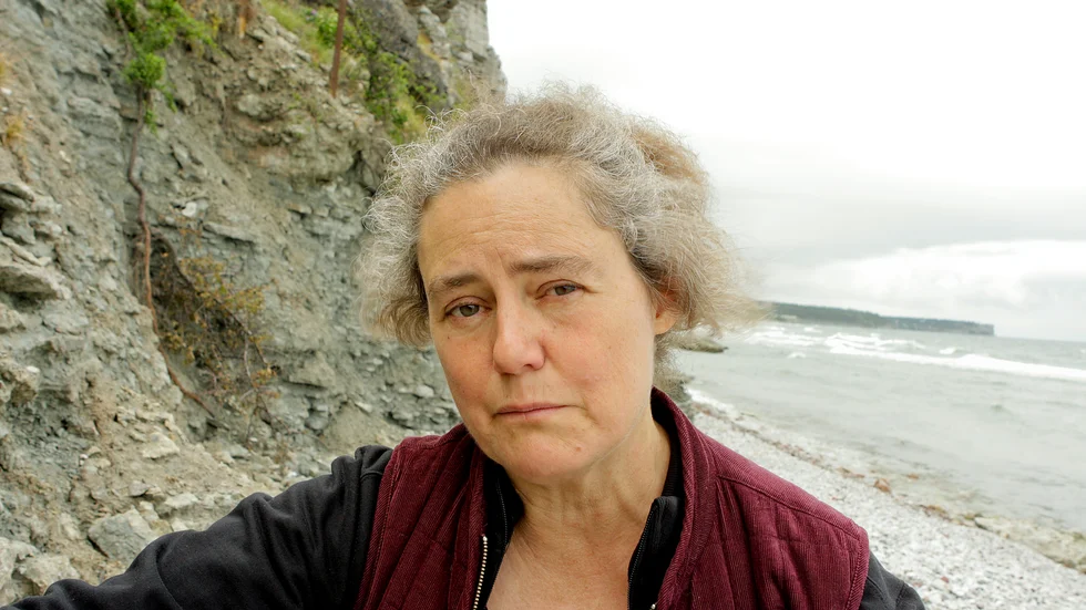 Sara Eliason är geolog vid Gotlands museum. "Tyvärr finns i dag ingen lagstiftning som säger att man inte får ta med sig fossiler ut ur Sverige. Det är olyckligt", säger Sara Eliason.