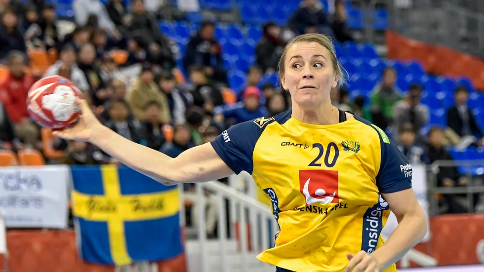 Handbolls-EM är i fara för Bella Gulldén och de andra i landslaget i handboll. Danmark tänker hoppa av värdskapete och säger att Norge också gör det utan ekonomiska garantier. Arkivbild.