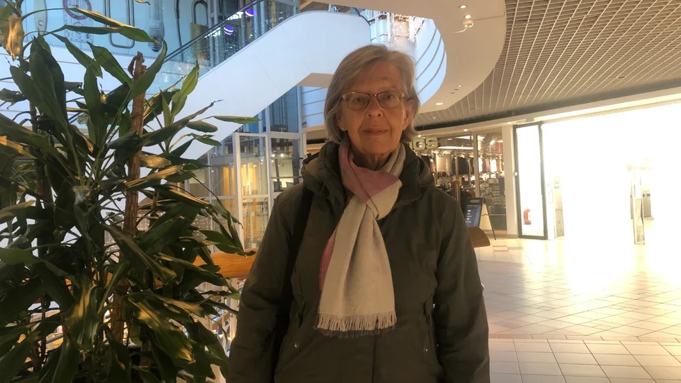 Carin Lindvall, 72, är missnöjd med halkbekämpningen.