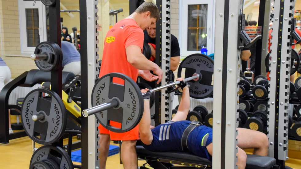 Gym faller inte under regeringens skärpta restriktioner. Trots det uppmanar statsminister Stefan Löfven att man bör undvika dem.