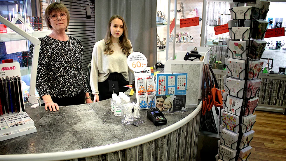 Mor och dotter Jonsson, Marianne och Cecilia, driver butiken Ur Fin som nu lägger ner.