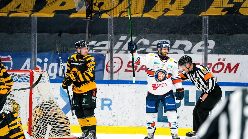 Andrew Calof fick jubla för Växjö men Skellefteå fick sista skrattet då de vände och vann efter förlängning. 