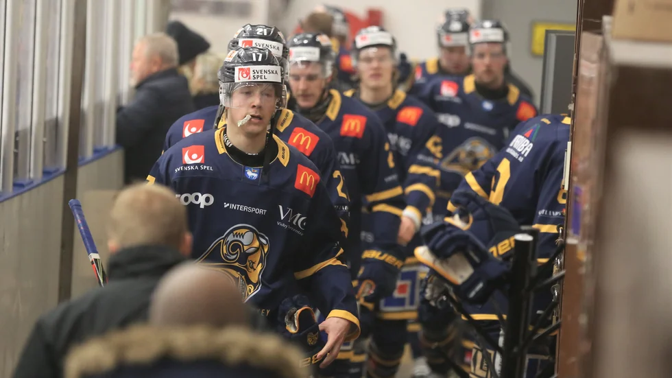 Sami Tamminen och hans pojkar hade anledning att se uppgivna ut efter matchen.