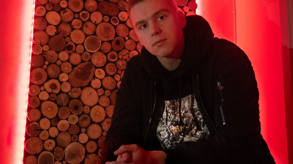 För ett år sedan beslutade sig Simon Forslund från Uppsala för att satsa helhjärtat på musiken. Nästa vecka kommer hans andra singel under artistnamnet S:mon och till hösten planeras ett album eller en ep.