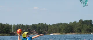 Bollsport med kajak på sommarlovet