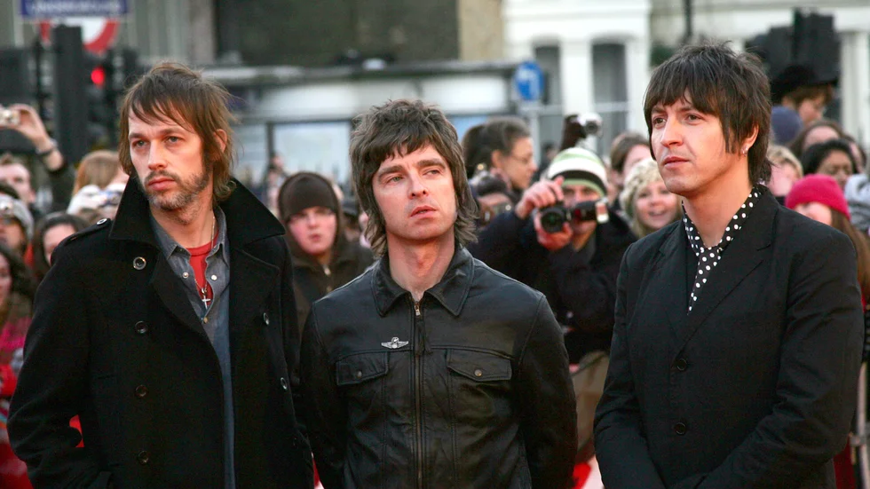 Andy Bell, till vänster, tillsammans med Oasis-kollegorna Noel Gallagher och Gem Archer på Brit Awards 2008. Arkivbild.